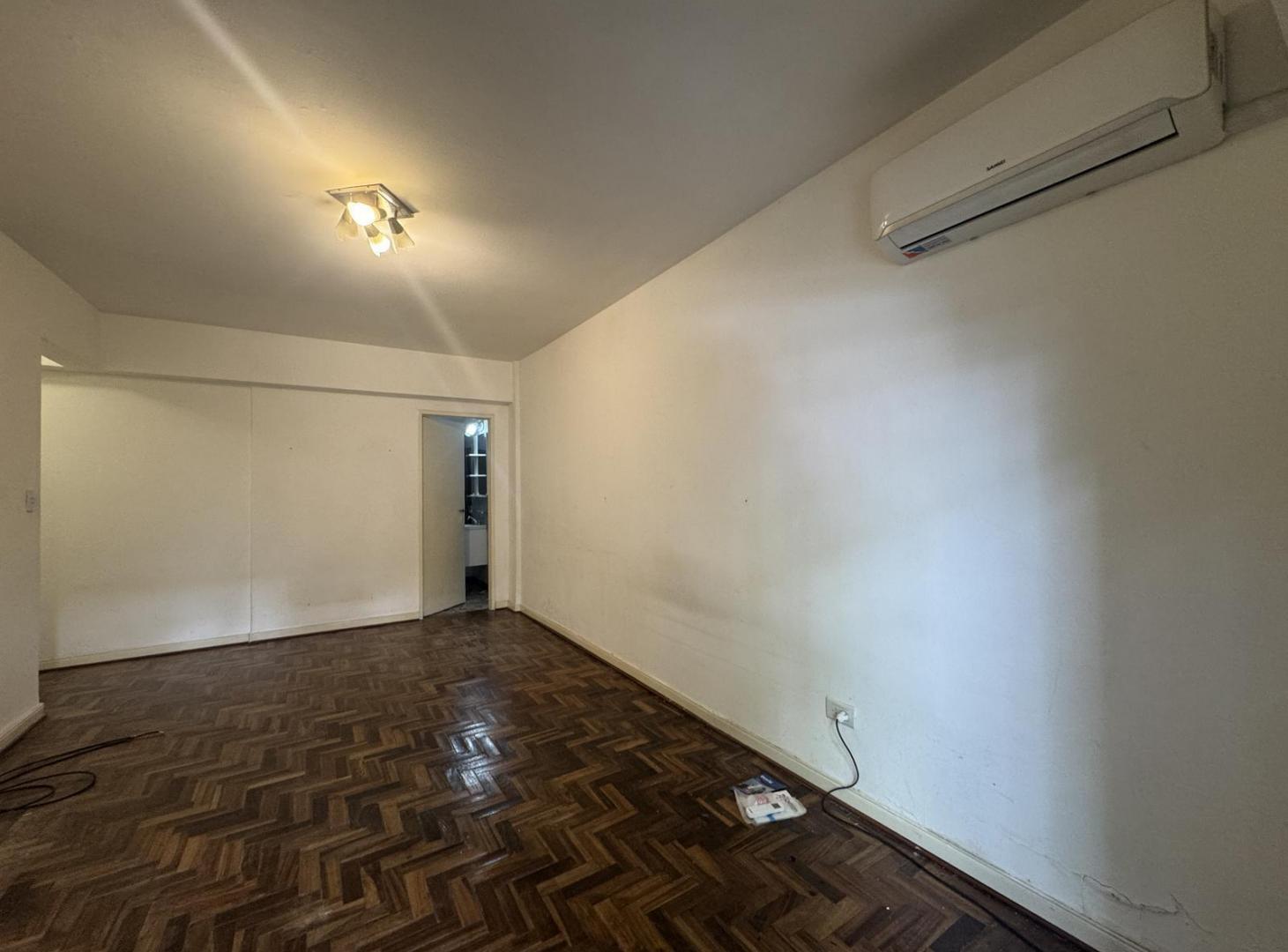 Foto de MONOAMBIENTE EN ALQUILER EN CABALLITO CON BALCÓN AL FRENTE Y COCINA SEPARADA, imagen 4