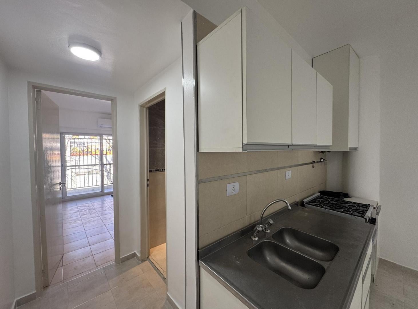 Foto de DEPARTAMENTO 2 AMBIENTES EN ALQUILER EN PARQUE CHACABUCO CON BALCÓN AL, imagen 5