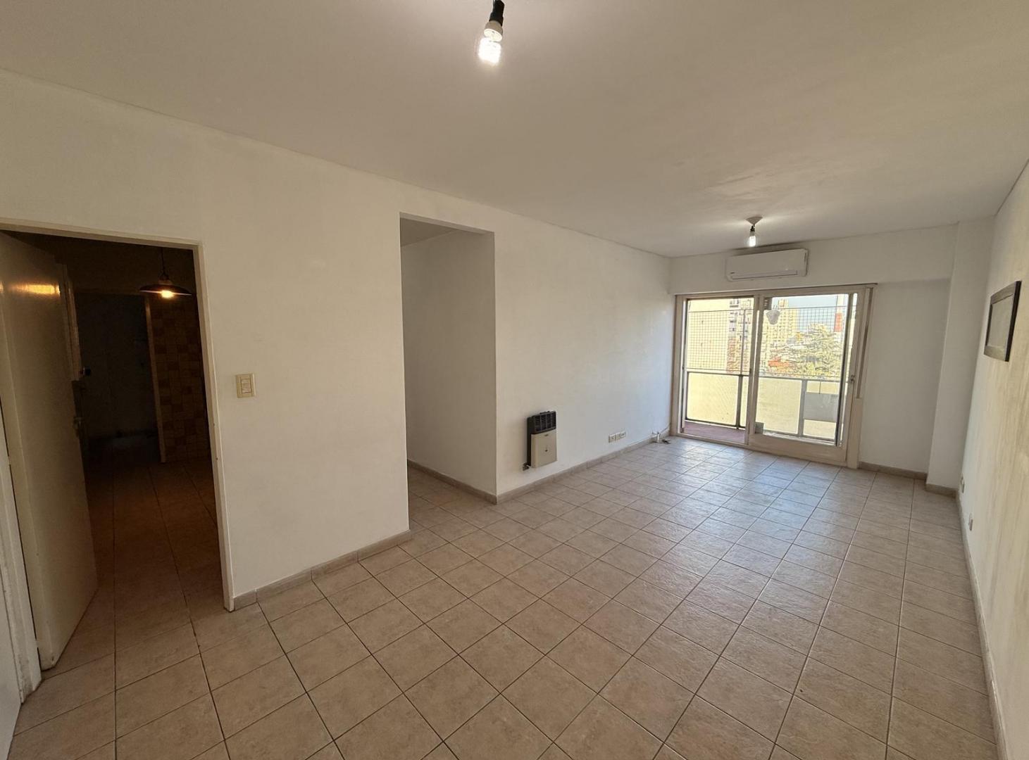 Foto de DEPARTAMENTO 3 AMBIENTES EN VENTA EN FLORES CON BALCÓN AL FRENTE, imagen 2