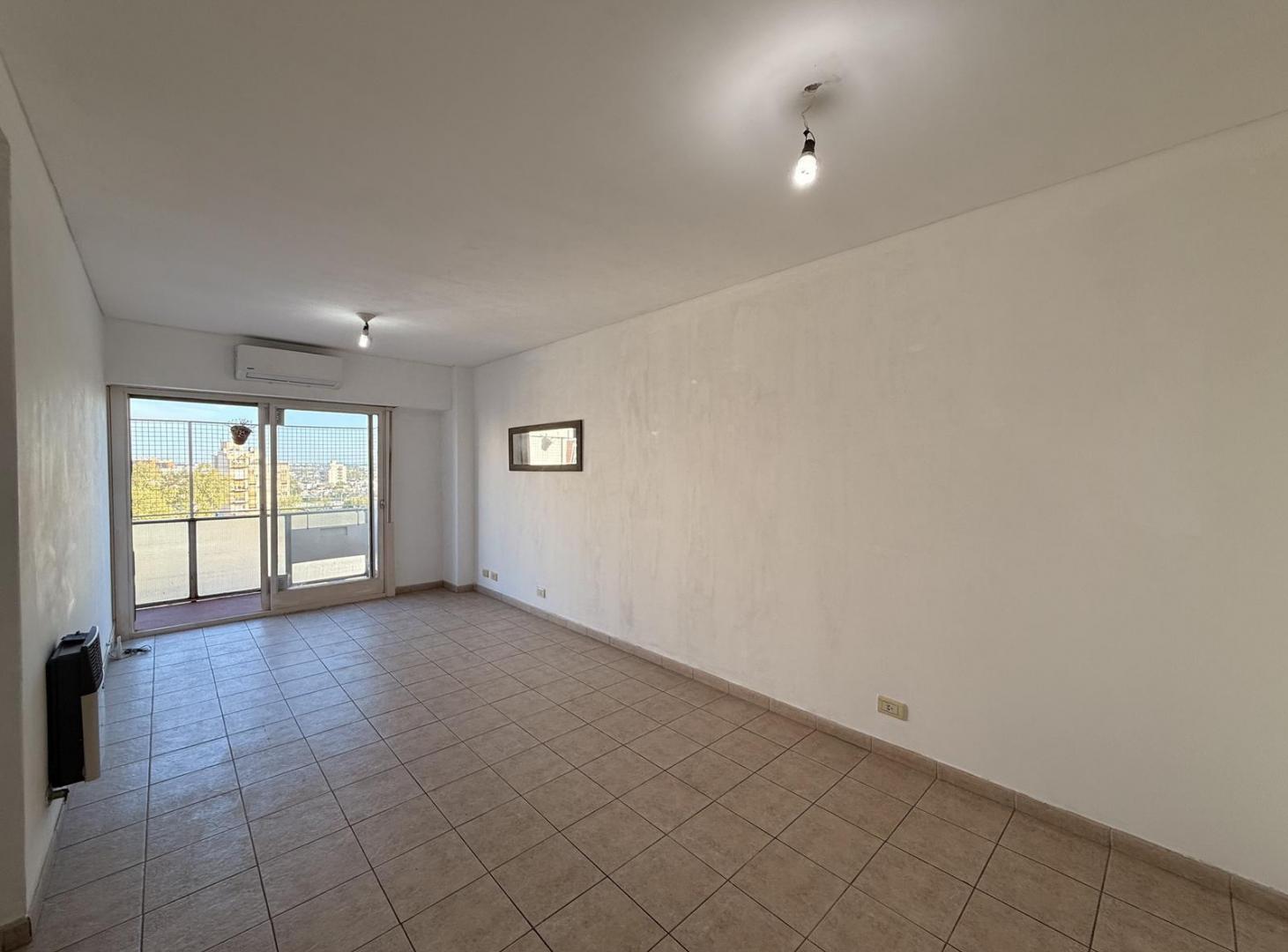 Foto de DEPARTAMENTO 3 AMBIENTES EN VENTA EN FLORES CON BALCÓN AL FRENTE, imagen 3