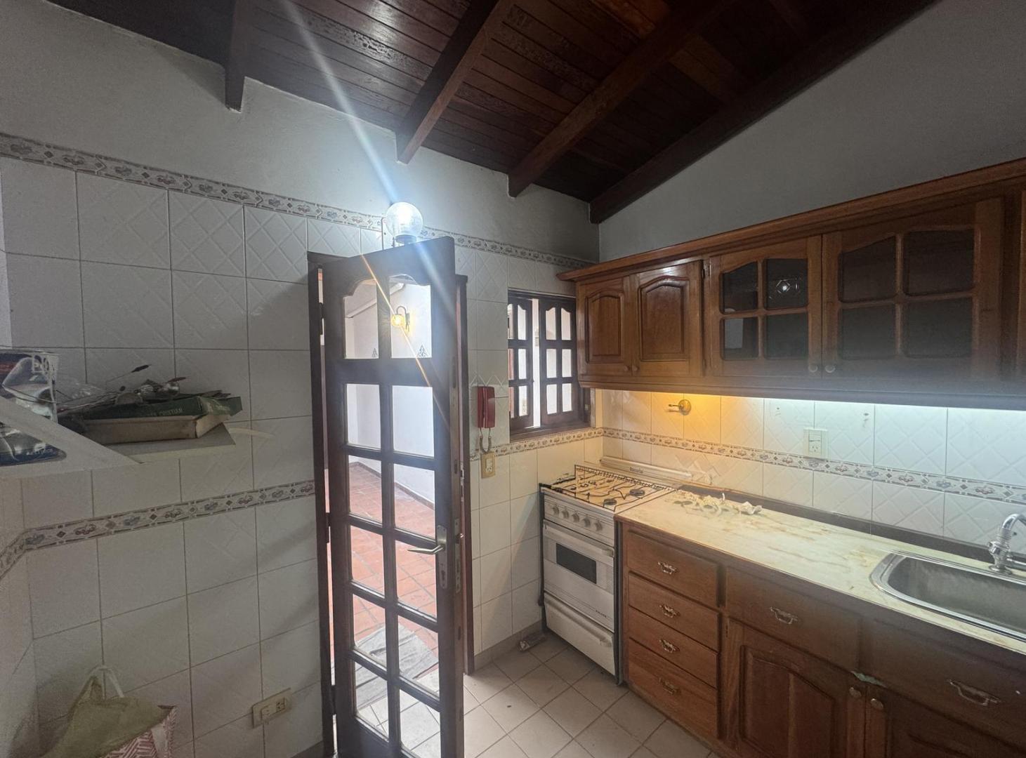 Foto de CASA EN VENTA EN PARQUE CHACABUCO CON 3 UNIDADES, COCHERA Y TERRAZA, imagen 3