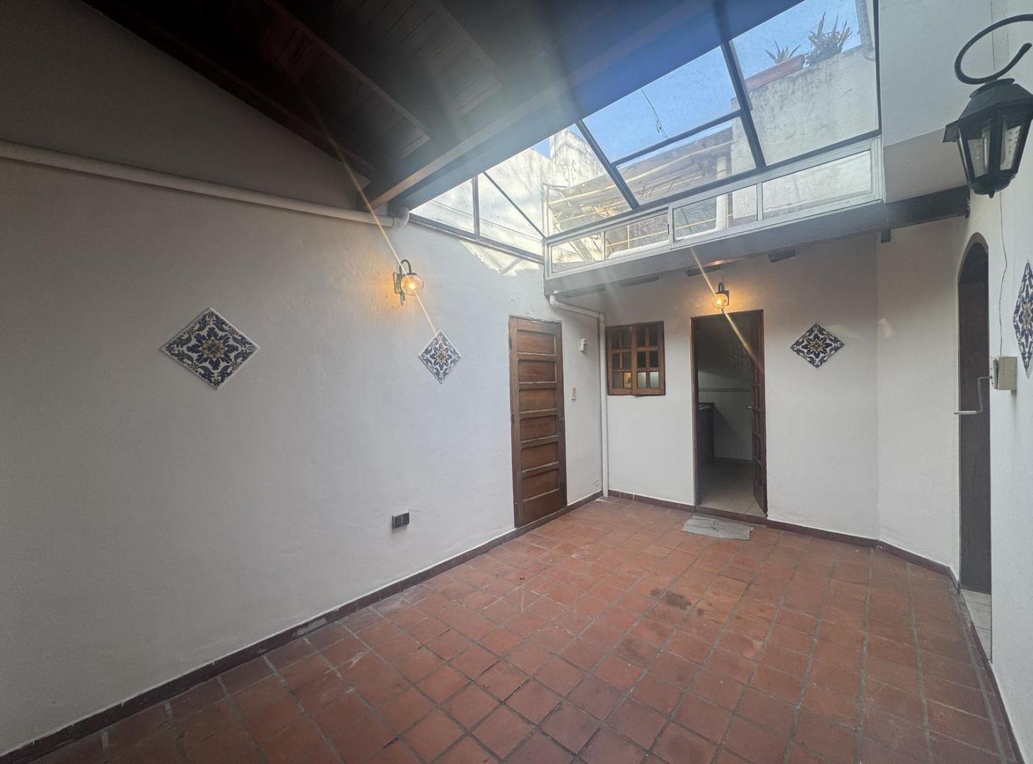 Foto de CASA EN VENTA EN PARQUE CHACABUCO CON 3 UNIDADES, COCHERA Y TERRAZA, imagen 2