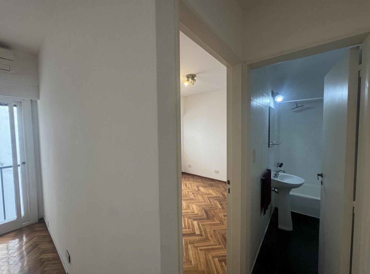 Foto de DEPARTAMENTO 2 AMBIENTES EN ALQUILER EN CABALLITO CON COCINA SEPARADA Y, imagen 4