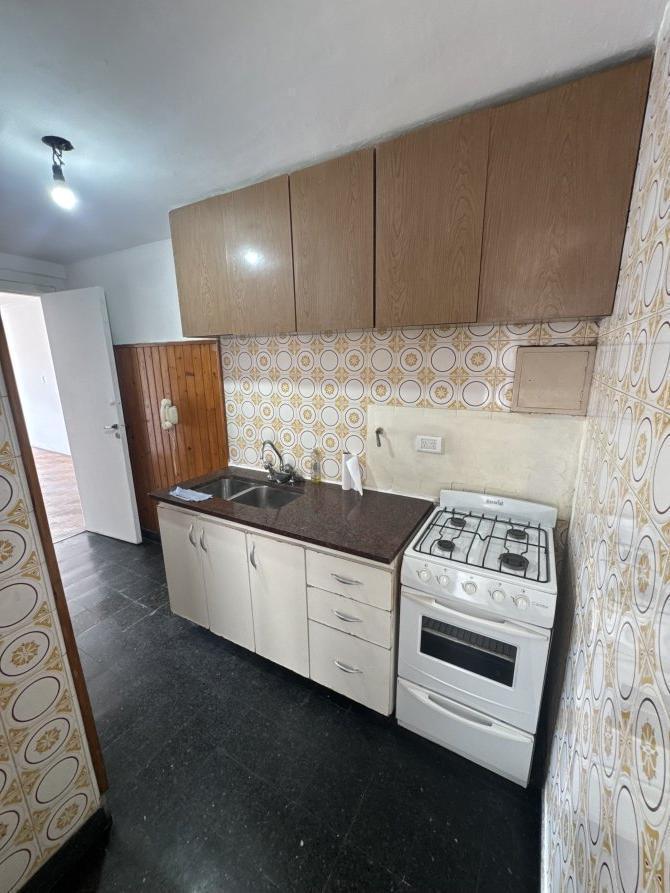 Foto de DEPARTAMENTO 3 AMBIENTES EN ALQUILER EN PARQUE CHACABUCO CON BALCÓN AL, imagen 4