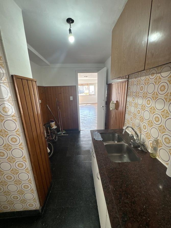Foto de DEPARTAMENTO 3 AMBIENTES EN ALQUILER EN PARQUE CHACABUCO CON BALCÓN AL, imagen 2