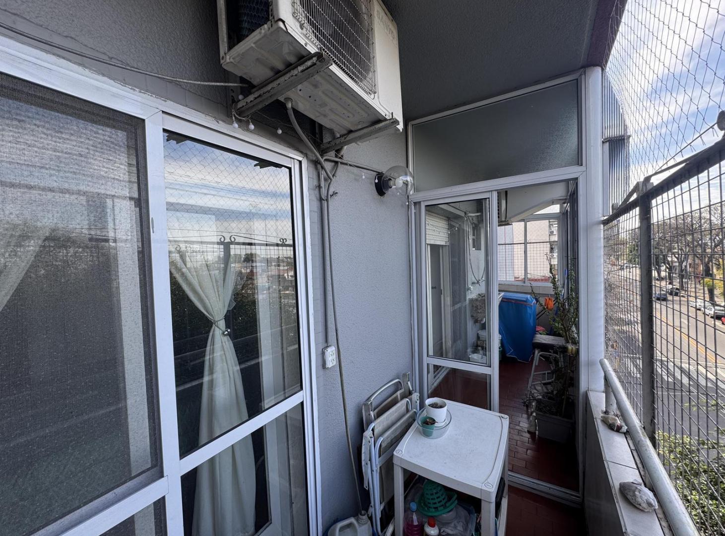 Foto de DEPARTAMENTO 2 AMBIENTES EN VENTA EN PARQUE CHACABUCO CON BALCÓN CORRIDO, imagen 4