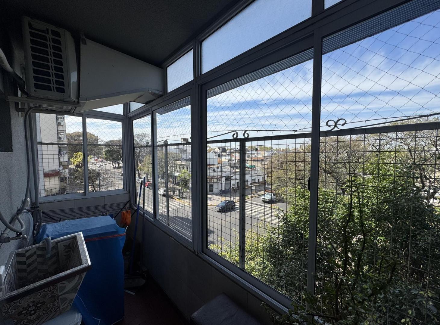 Foto de DEPARTAMENTO 2 AMBIENTES EN VENTA EN PARQUE CHACABUCO CON BALCÓN CORRIDO, imagen 1