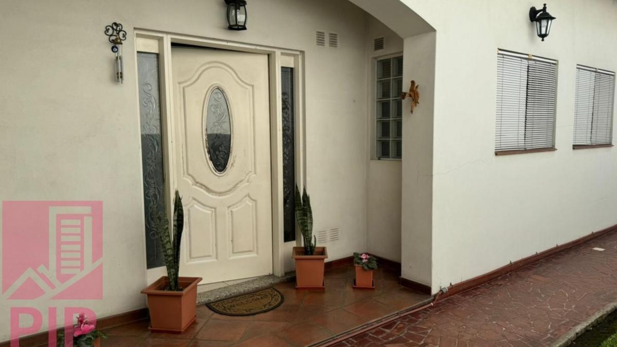 Casa  en Venta en Villa Sarmiento