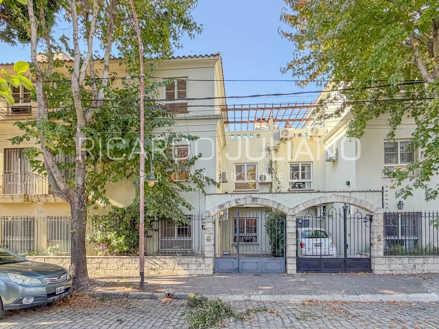 Casa Triplex 2 dormitorios, amplio playroom y entrada de auto - APTO CREDITO 3