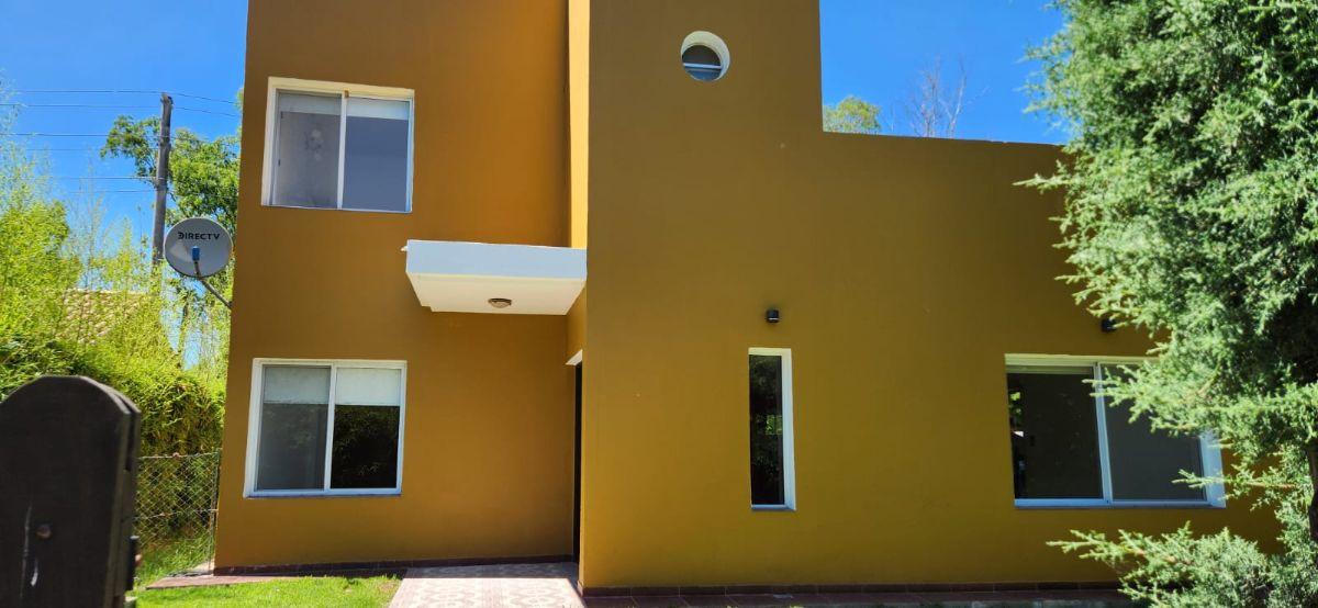 Casa en Venta 3 dormitorios - play- pileta , habitación en planta baja con pileta