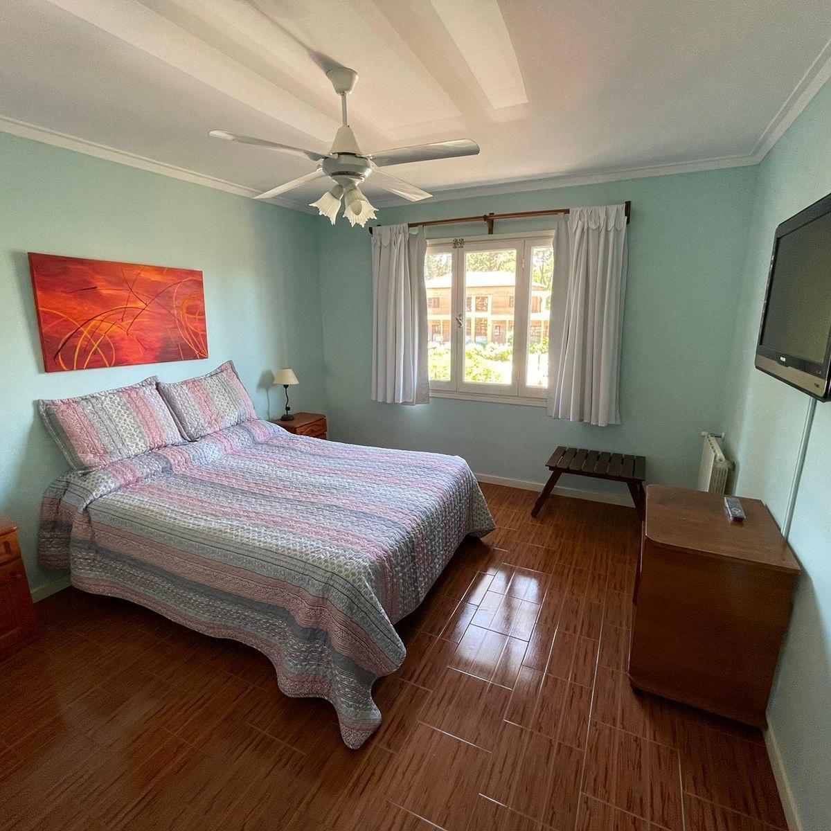 Casa en Venta de 3 Dorm. – Mar Azul 4