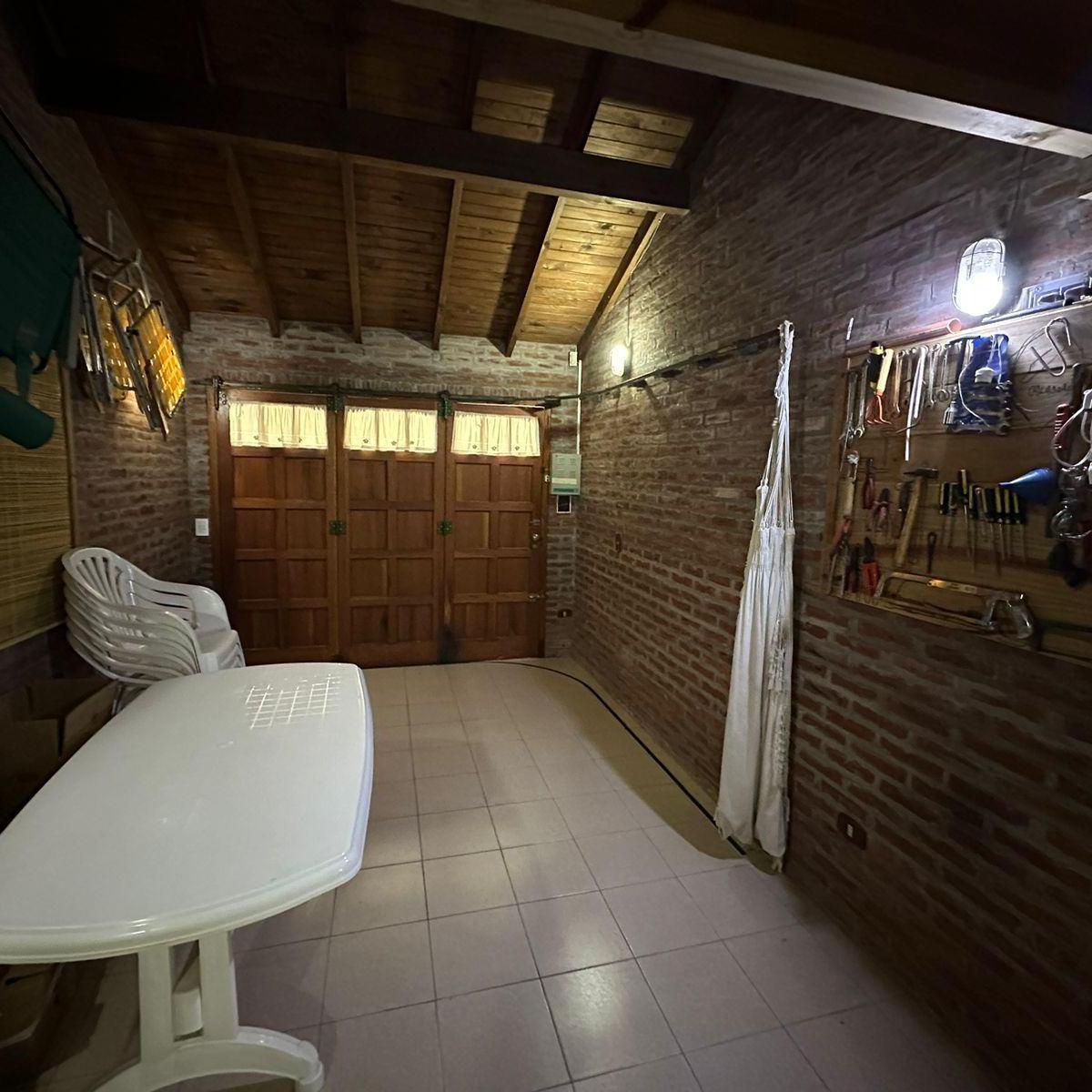 Casa en Venta de 2 Dorm. C/ Cochera en Mar de Las Pampas 5