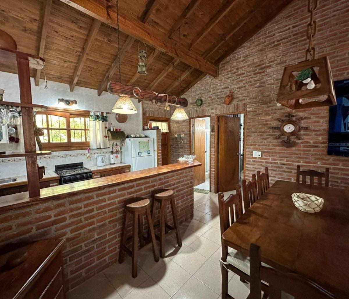 Casa en Venta de 2 Dorm. C/ Cochera en Mar de Las Pampas 2