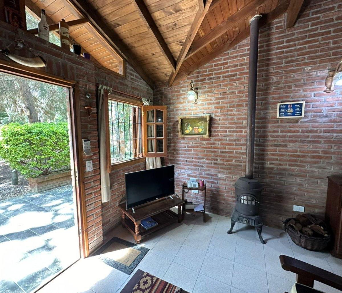 Casa en Venta de 2 Dorm. C/ Cochera en Mar de Las Pampas 1