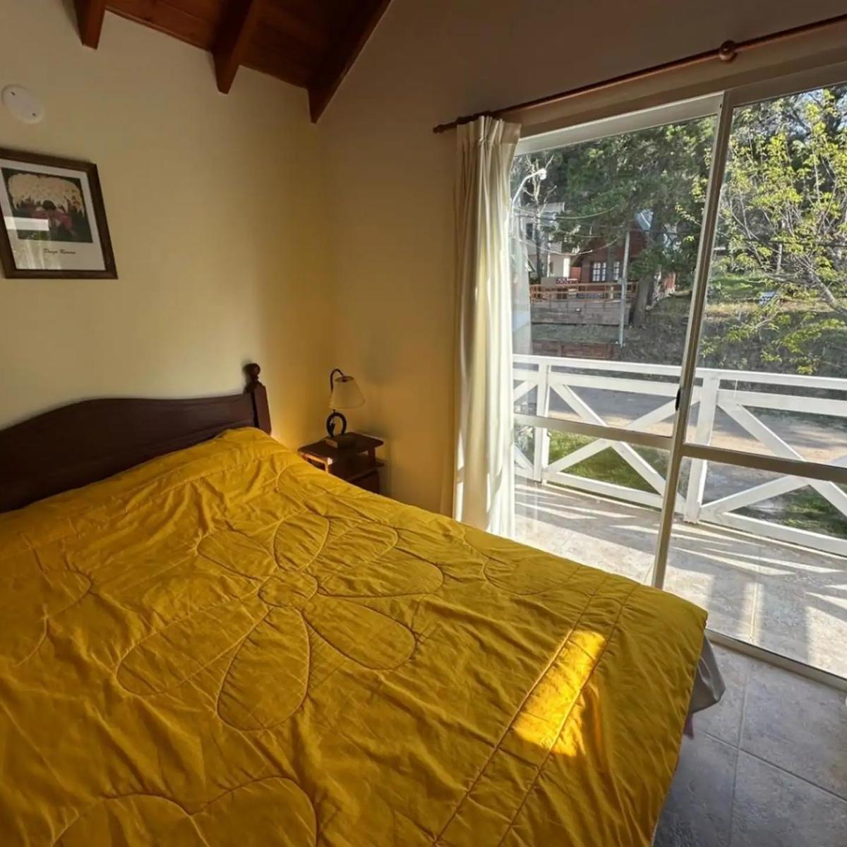 Casa en Venta de 2 Dorm. con Cochera en Mar Azul 2