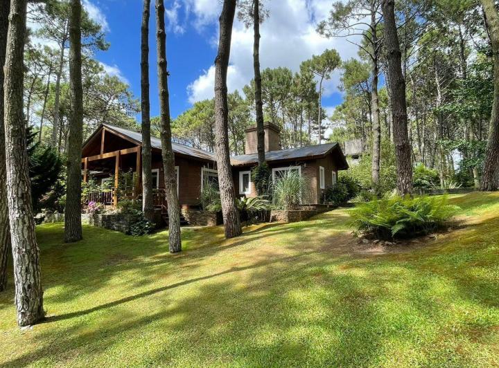 Mar de las Pampas, chalet 2 cuadras del mar, 6 ambientes – Excelente 1