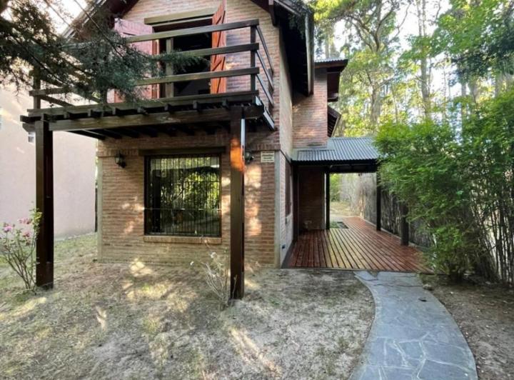 MAR AZUL – Venta casa 3 ambientes c/ cochera 2