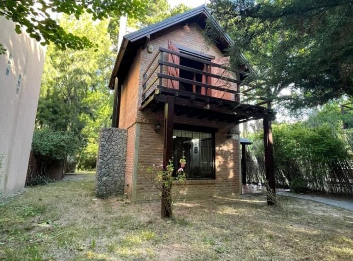 MAR AZUL – Venta casa 3 ambientes c/ cochera 1