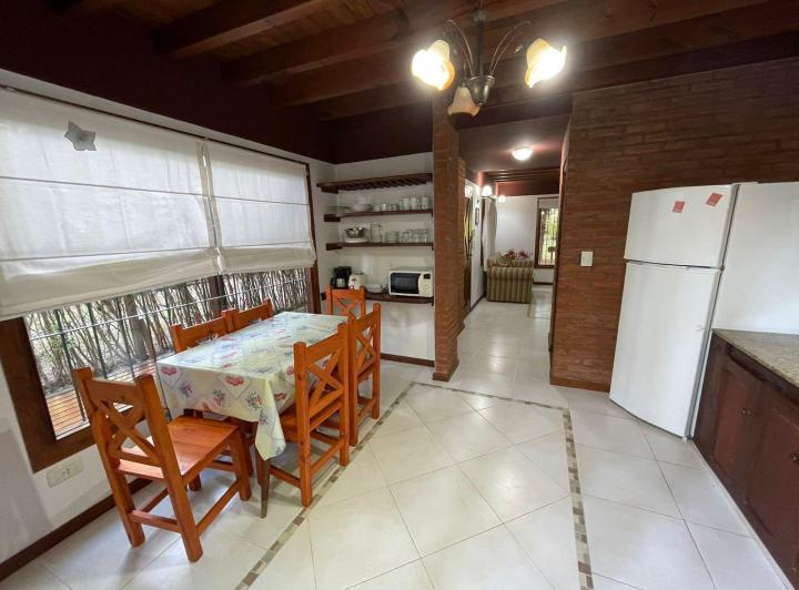 MAR AZUL – Venta casa 3 ambientes c/ cochera 5
