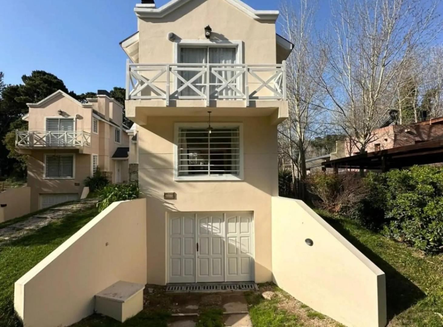 Foto de Casa en venta de 2 dormitorios con cochera en Mar Azul, imagen 2