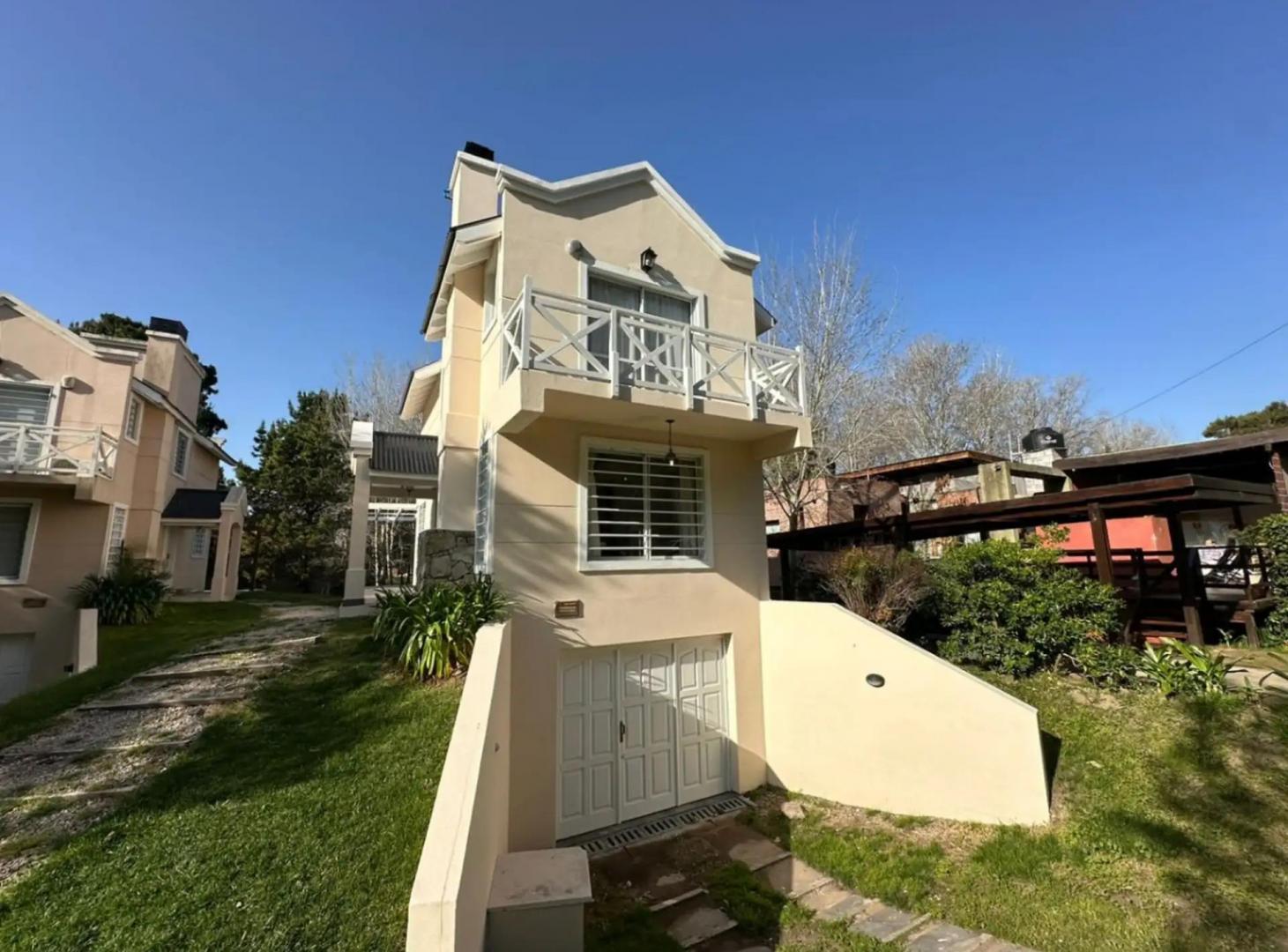 Foto de Casa en venta de 2 dormitorios con cochera en Mar Azul, imagen 1