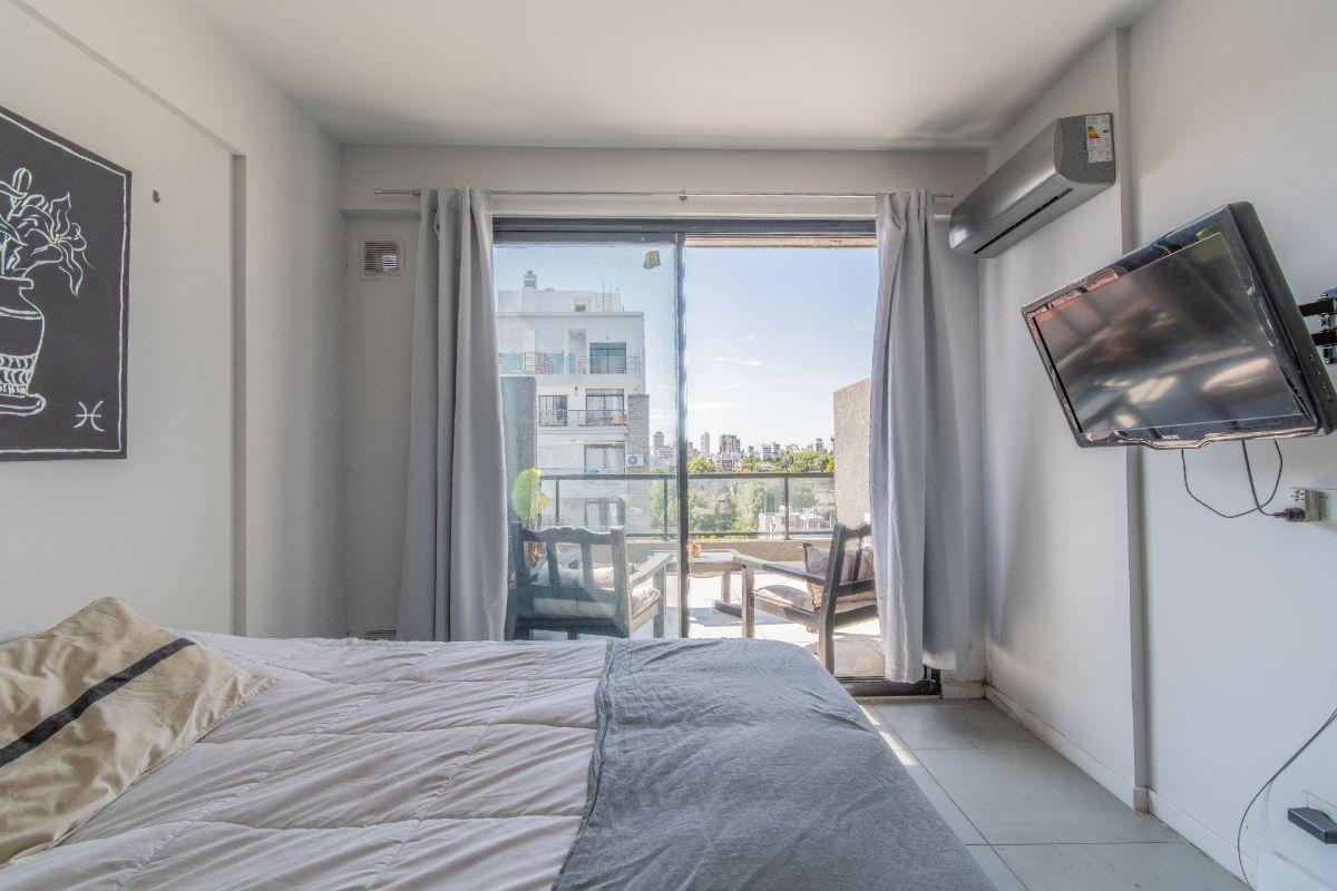 Foto de Monoambiente con Balcón y Vista Abierta – Muy Luminoso – Parrilla y Sum, imagen 2
