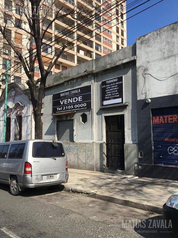 Foto de Amplio Terreno s/ Av V. Sarfield a mts de Av Caseros, buen entorno, imagen 3