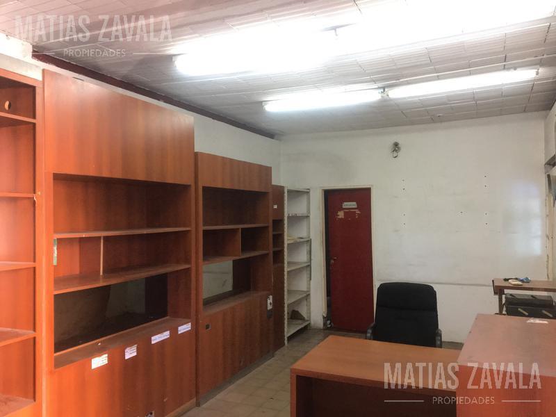 Foto de VENTA c/RENTA - Estupendo Galpón con salida a dos calles - a mts de, imagen 5
