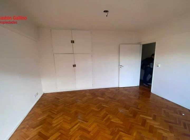Venta departamento de 3 ambientes con dependencia y cochera en Recoleta 4