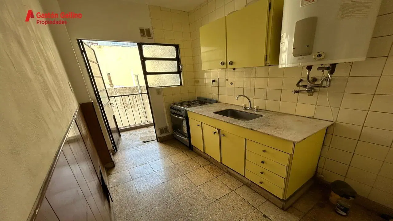 DEPARTAMENTO EN VENTA DE DOS AMBIENTES CON BALCÓN EN ALMAGRO 1