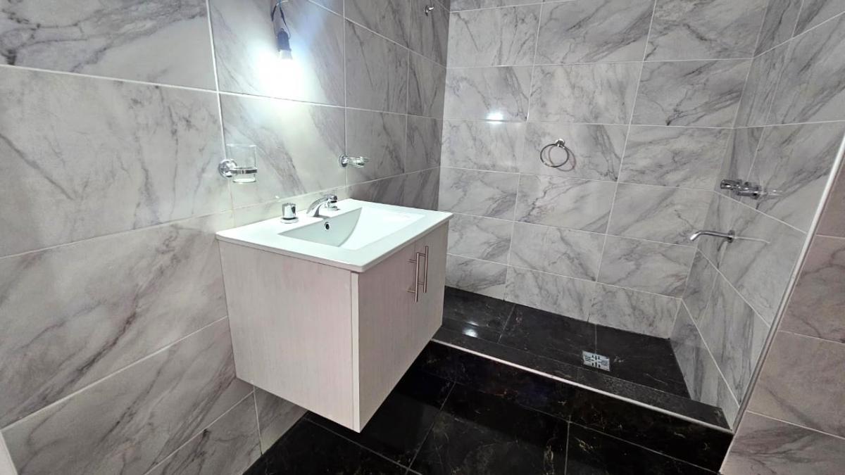 Foto de Triplex en Venta en Villa Luzuriaga, imagen 2