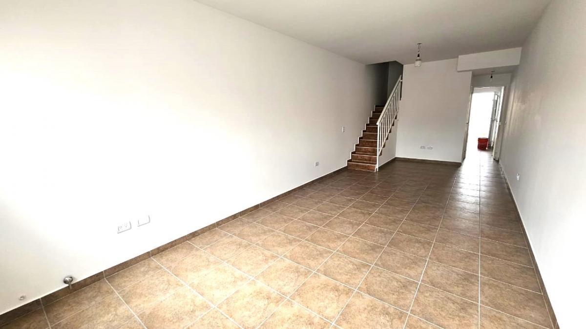 Foto de Triplex en Venta en Villa Luzuriaga, imagen 3