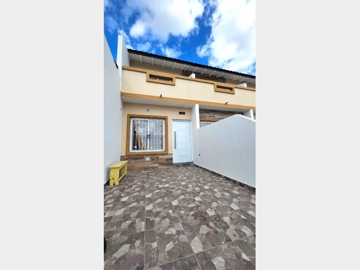 Foto de Triplex en Venta en Villa Luzuriaga, imagen 1