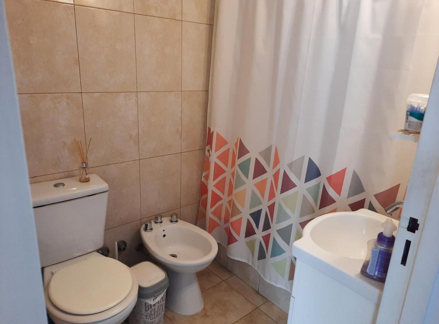 Foto de VENTA CÓMODO DEPARTAMENTO MONOAMBIENTE DIVIDIDO, 2 AMBIENTES CON, imagen 4