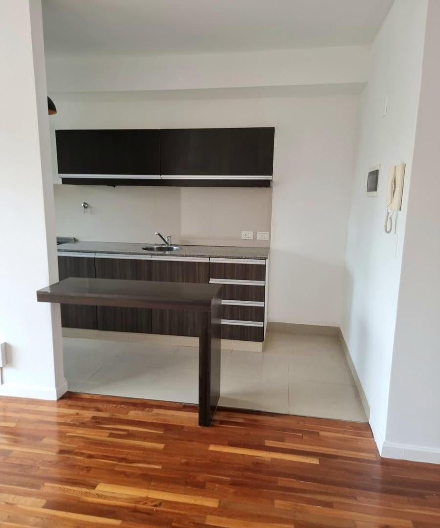 Foto de EXCELENTE DEPARTAMENTO 3 AMBIENTES CON BALCÓN, COCHERA CUBIERTA FIJA Y, imagen 5