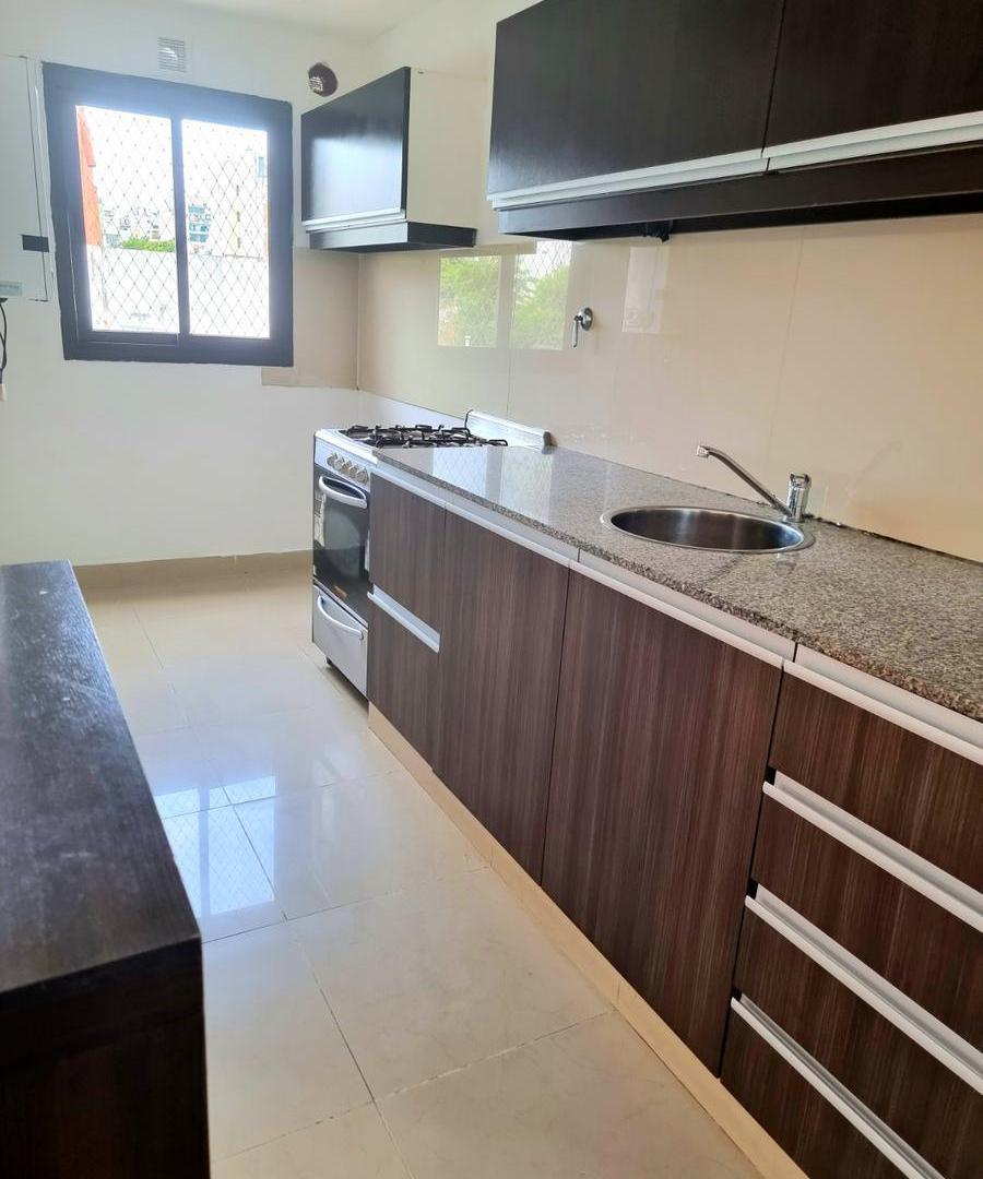 Foto de EXCELENTE DEPARTAMENTO 3 AMBIENTES CON BALCÓN, COCHERA CUBIERTA FIJA Y, imagen 4