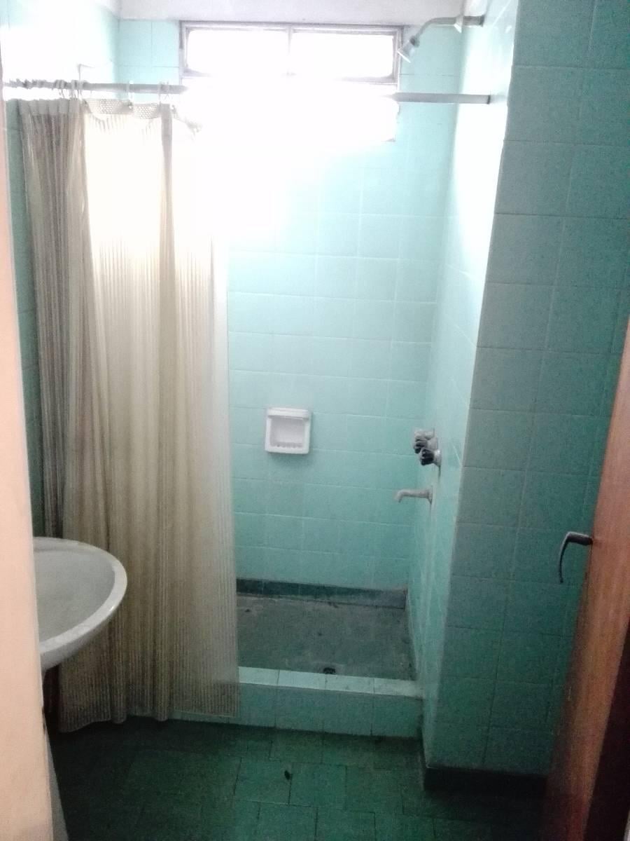 Chalet 4 Ambientes, Muy buena ubicación. Adrogue a mts de Av. Yrigoyen