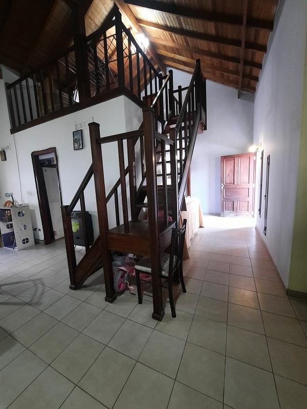 Foto de Amplio chalet de 6 ambientes con piscina sobre lote de 750 m2, imagen 2