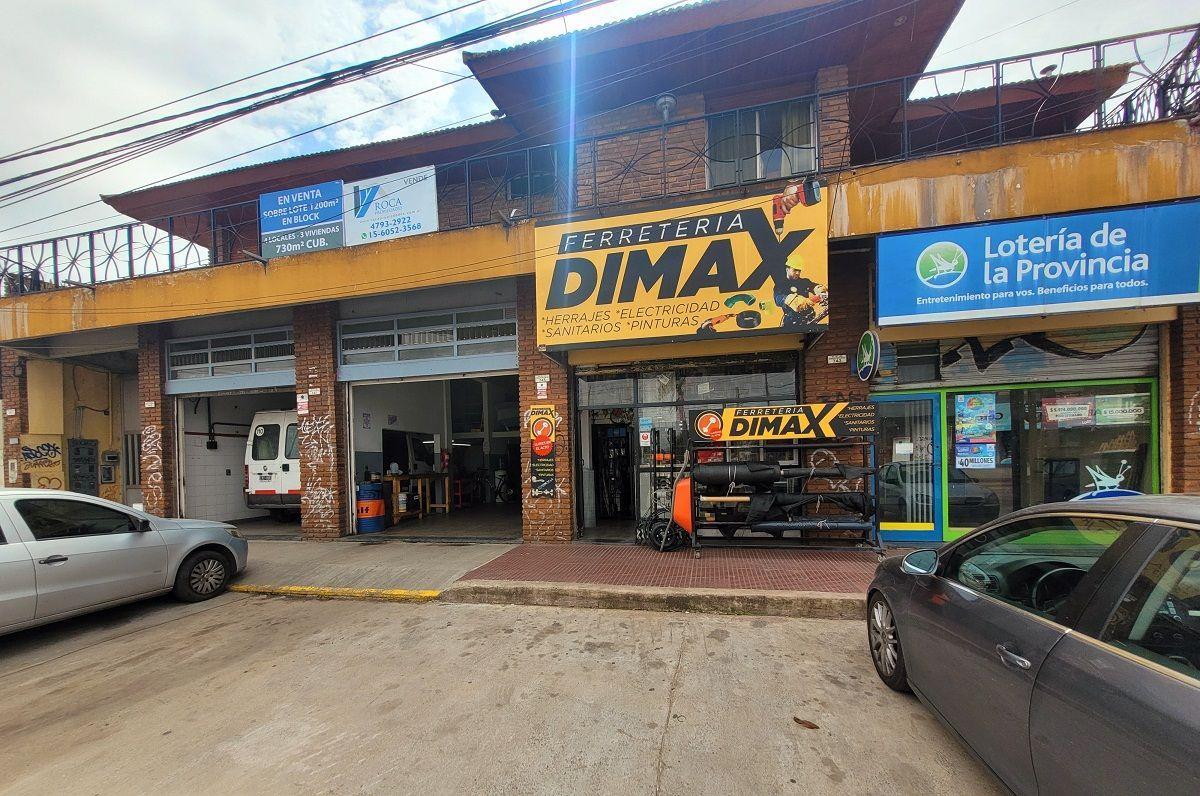 Oportunidad de negocio. Venta en block: 4 locales, 3 viviendas y 1 galpón sobre lote de 1200 m2