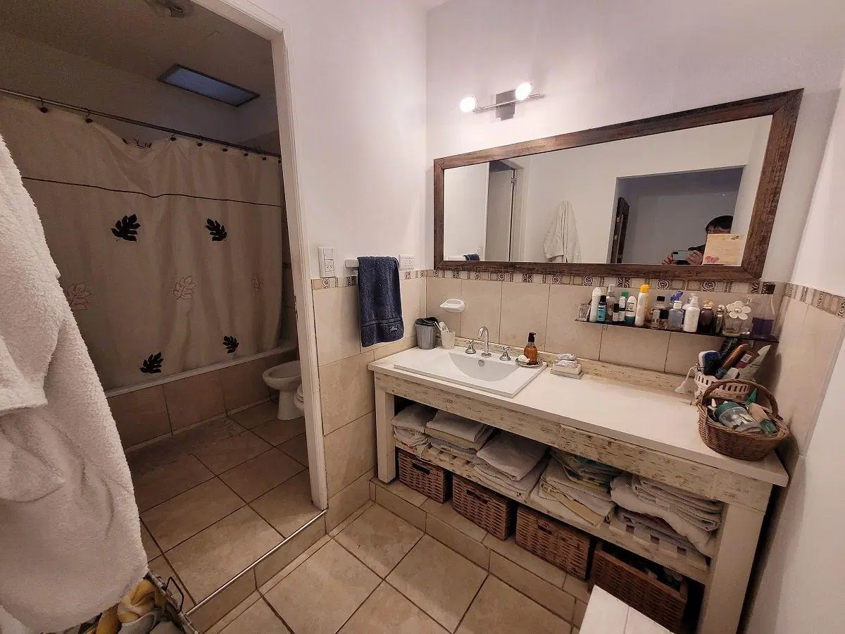 Oportunidad de negocio. Venta en block: 4 locales, 3 viviendas y 1 galpón sobre lote de 1200 m2 5