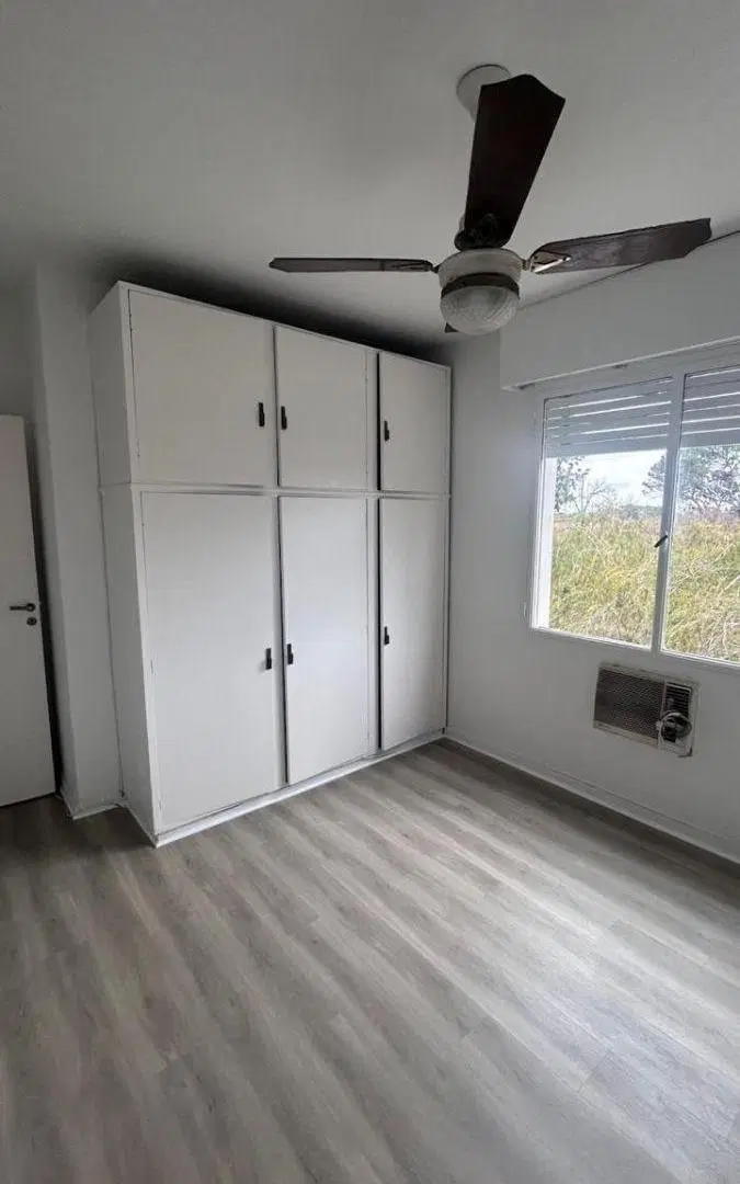 Departamento de 3 Dormitorios y Espacio Guardacoche con Vista Abierta en Excelente Zona 4