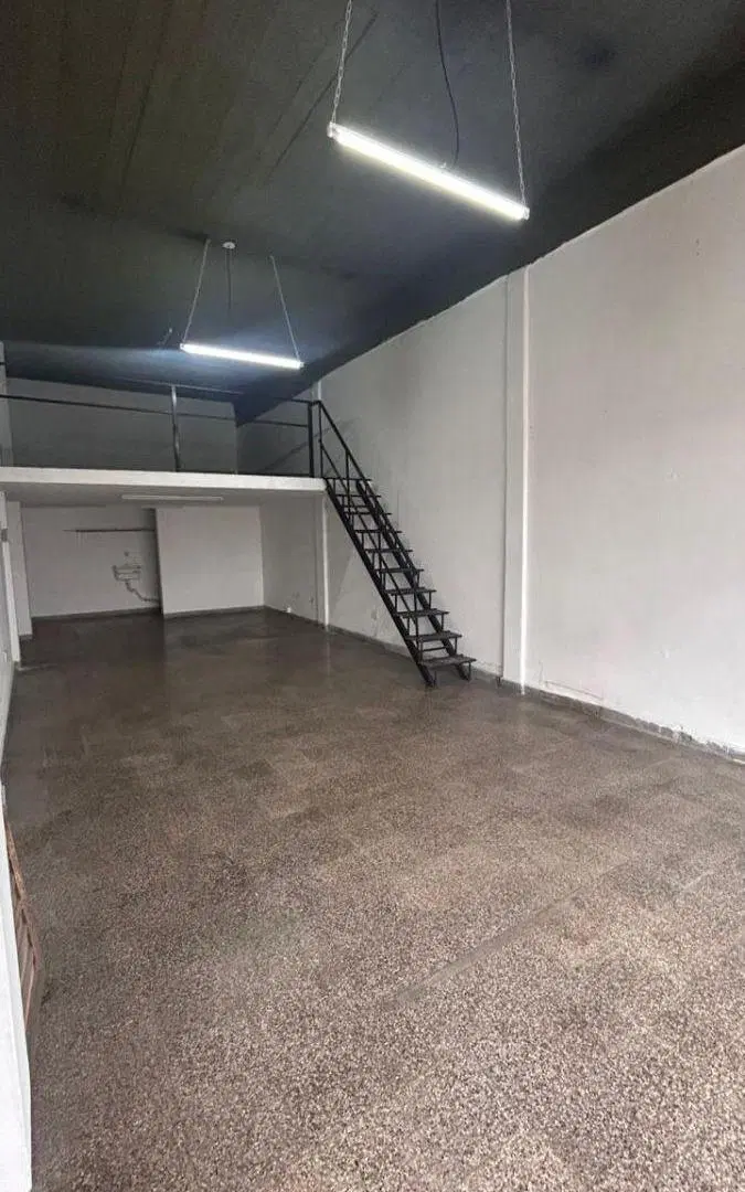 Local de 60 m2 más galpón para depósito de 75 m² 4
