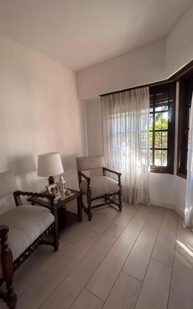Hermoso Chalet de 3 dormitorios, jardín con piscina, garage y dependencia de servicio 5