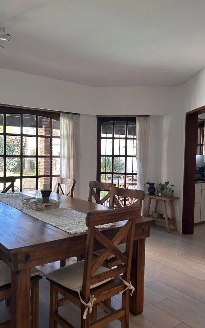 Hermoso Chalet de 3 dormitorios, jardín con piscina, garage y dependencia de servicio 8