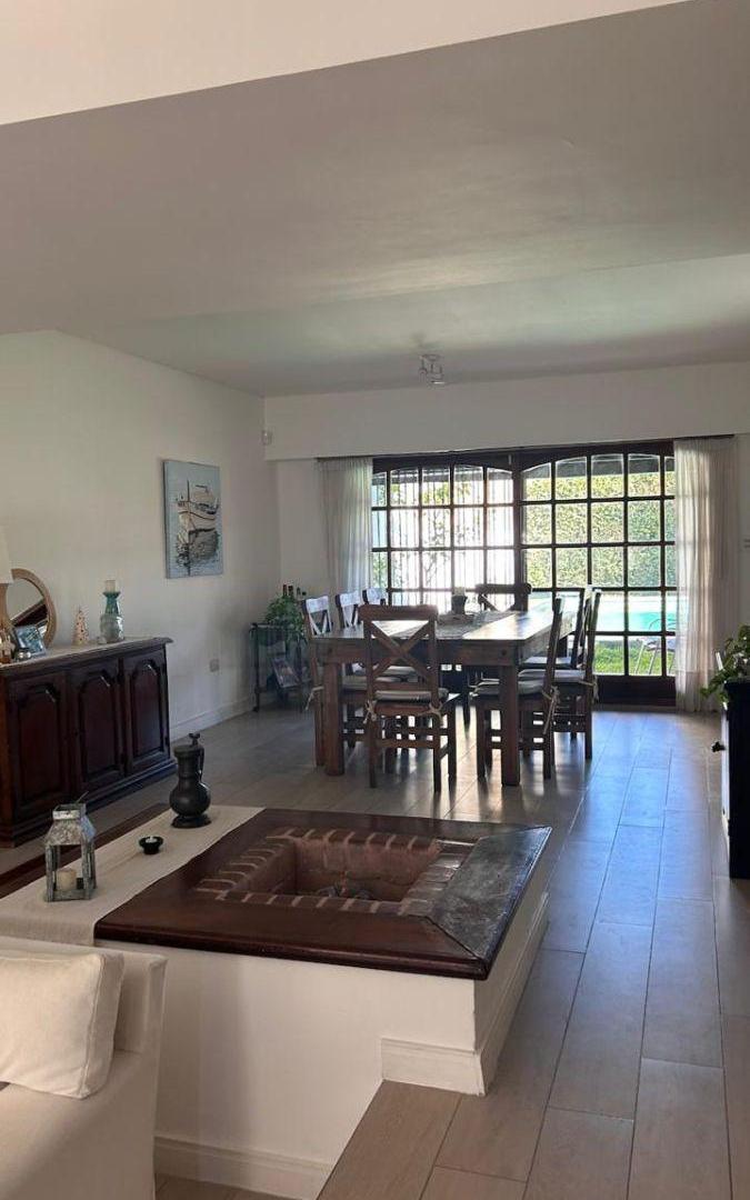 Foto de Hermoso Chalet de 3 Dormitorios, Jardín con Piscina, Garage y, imagen 1