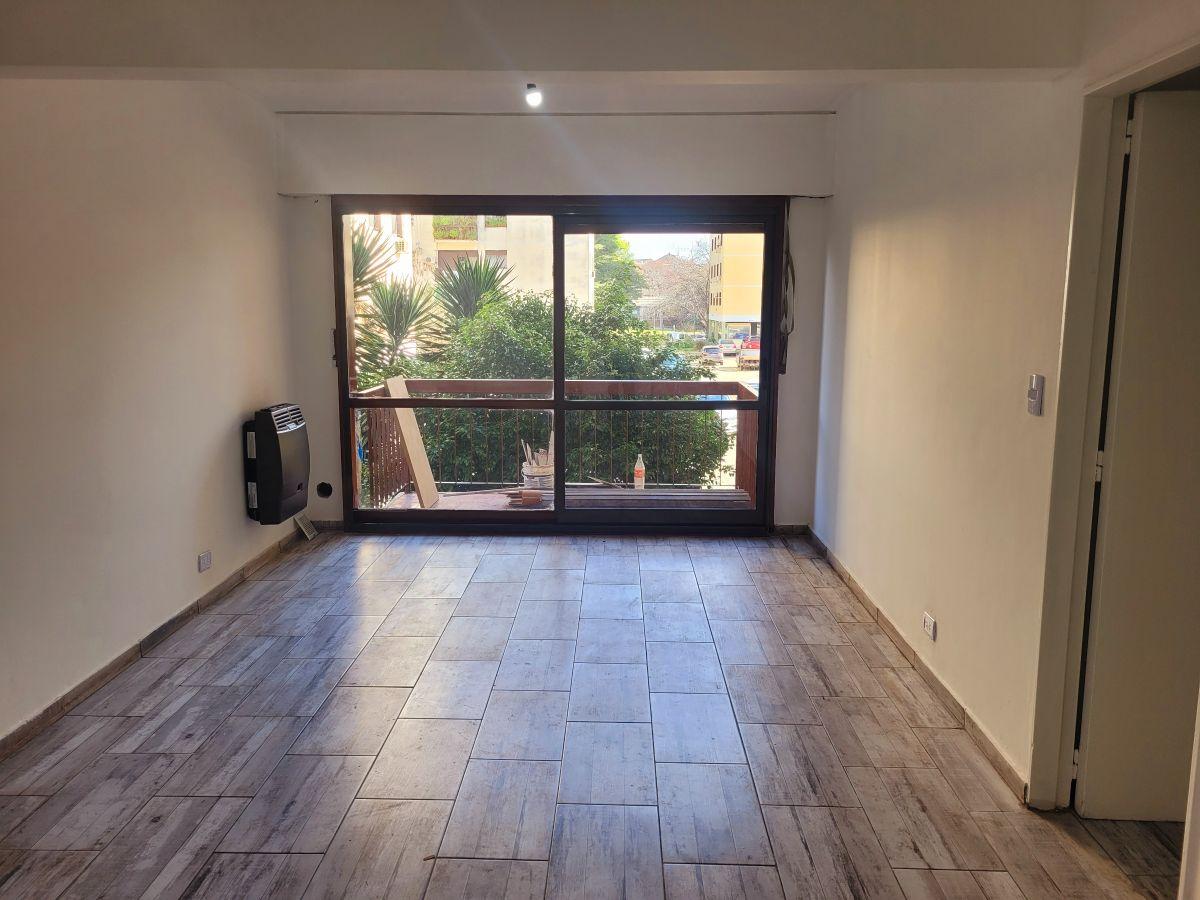Foto de Amplio Departamento de 3 Dormitorios, Balcón y Espacio Guardacoches, imagen 2