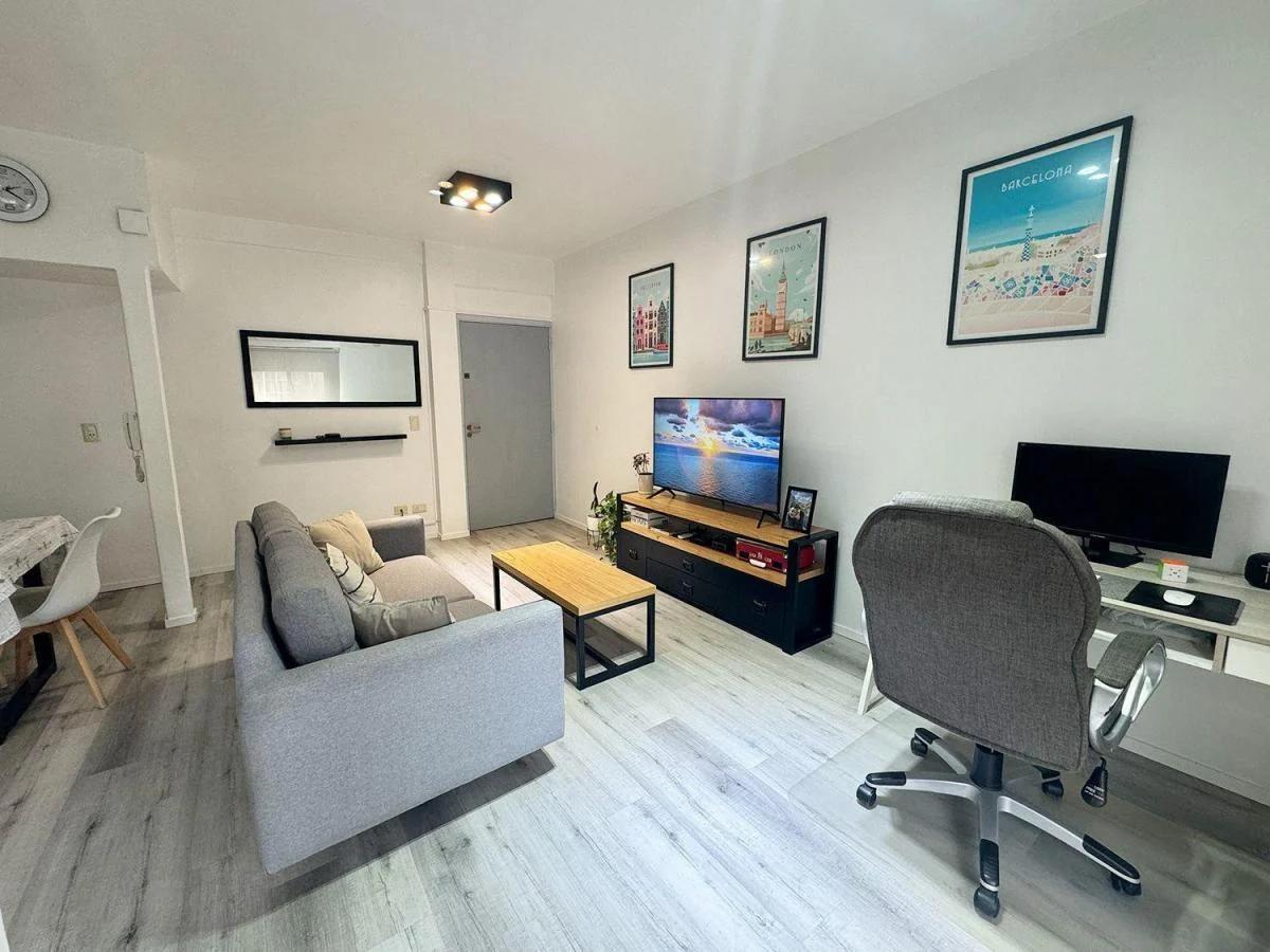 Foto de Venta Distinguido Departamento de 2 Ambientes Totalmente Reciclado, imagen 1