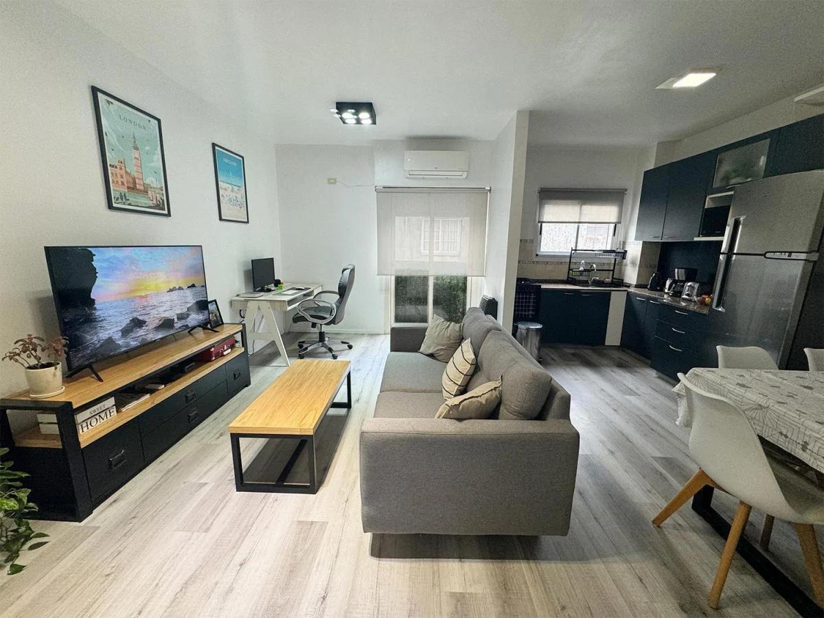 Foto de Venta Distinguido Departamento de 2 Ambientes Totalmente Reciclado, imagen 2