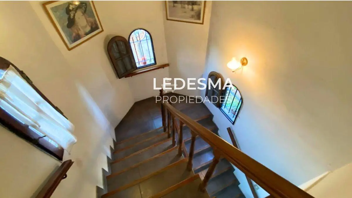 CASA EN VENTA 5 AMBIENTES EN VENTA CON GARAGE- FONDO LIBRE 5