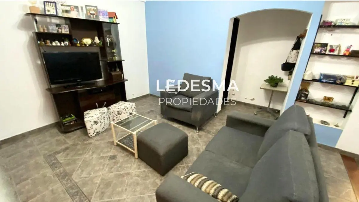 CASA EN VENTA 5 AMBIENTES EN VENTA CON GARAGE- FONDO LIBRE 3